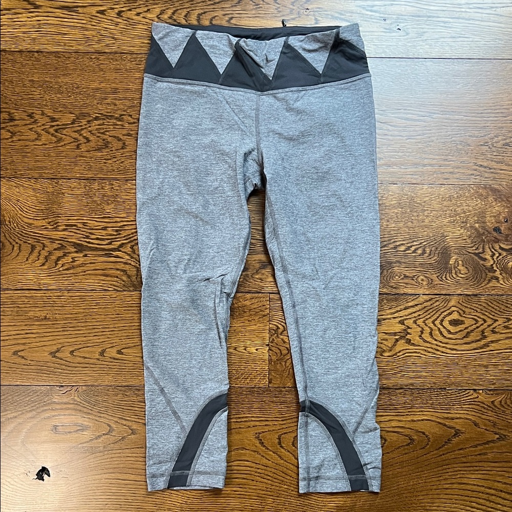 Lululemon Inspire Leggings (Capris) with Black Accent Waistband